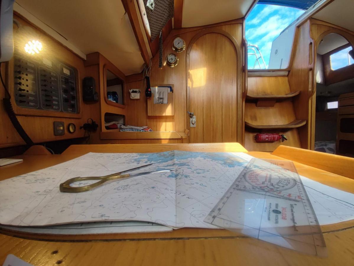 Location Unique : Le Bateau D'antoine A Bateau-hôtel *